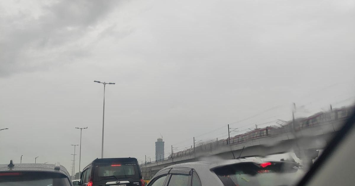 Overcast skies and persistent drizzle continue across #DelhiNCR, aligning precisely with our predictions!

#Skymet #DelhiRains #Delhi #Monsoon #Rain