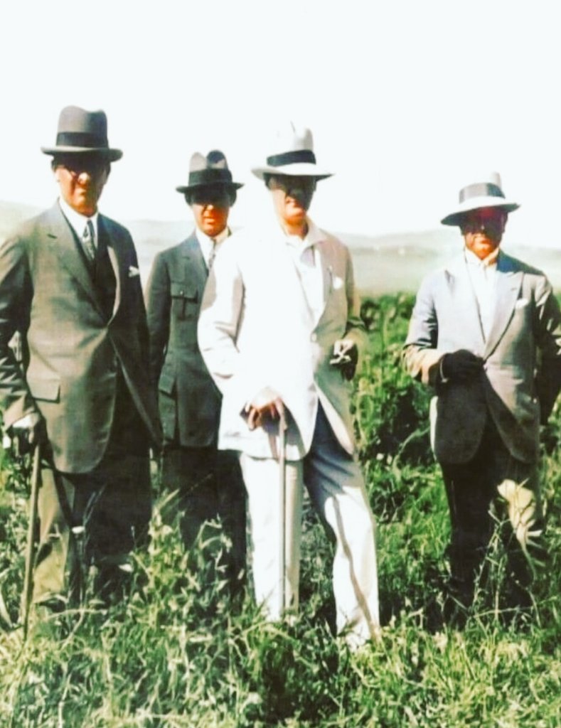 "En büyük savaş,cehalete ve gericiliğe  karşı yapılan savaştır. "
-Mustafa Kemal Atatürk