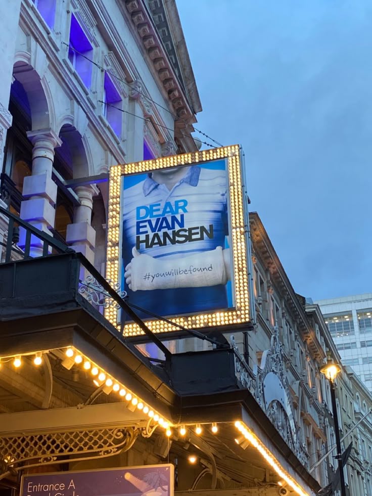 in_connor_pot's tweet photo. THREAD — WHY I LOVE ' DEAR EVAN HANSEN' (just Novel and Musical not dat shitty movie version tho)

เรื่องนี้โดน Overhatred หนักมาก เราเลยอยากจะมาเป็นอีกหนึ่งคนที่รักเรื่องนี้และบอกเหตุผลว่าทำไมค่ะ

TW: Depr*ssion/Self H*rm/Suic*dal thoughts and attempt https://t.co/8ft5YHREAl