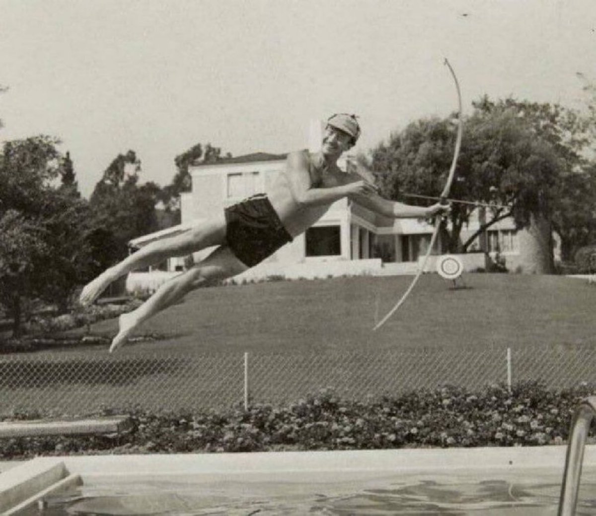 One of my favourite photos - not just of DAVID NIVEN - but of all time.

This wonderful man left us 42yrs ago today.