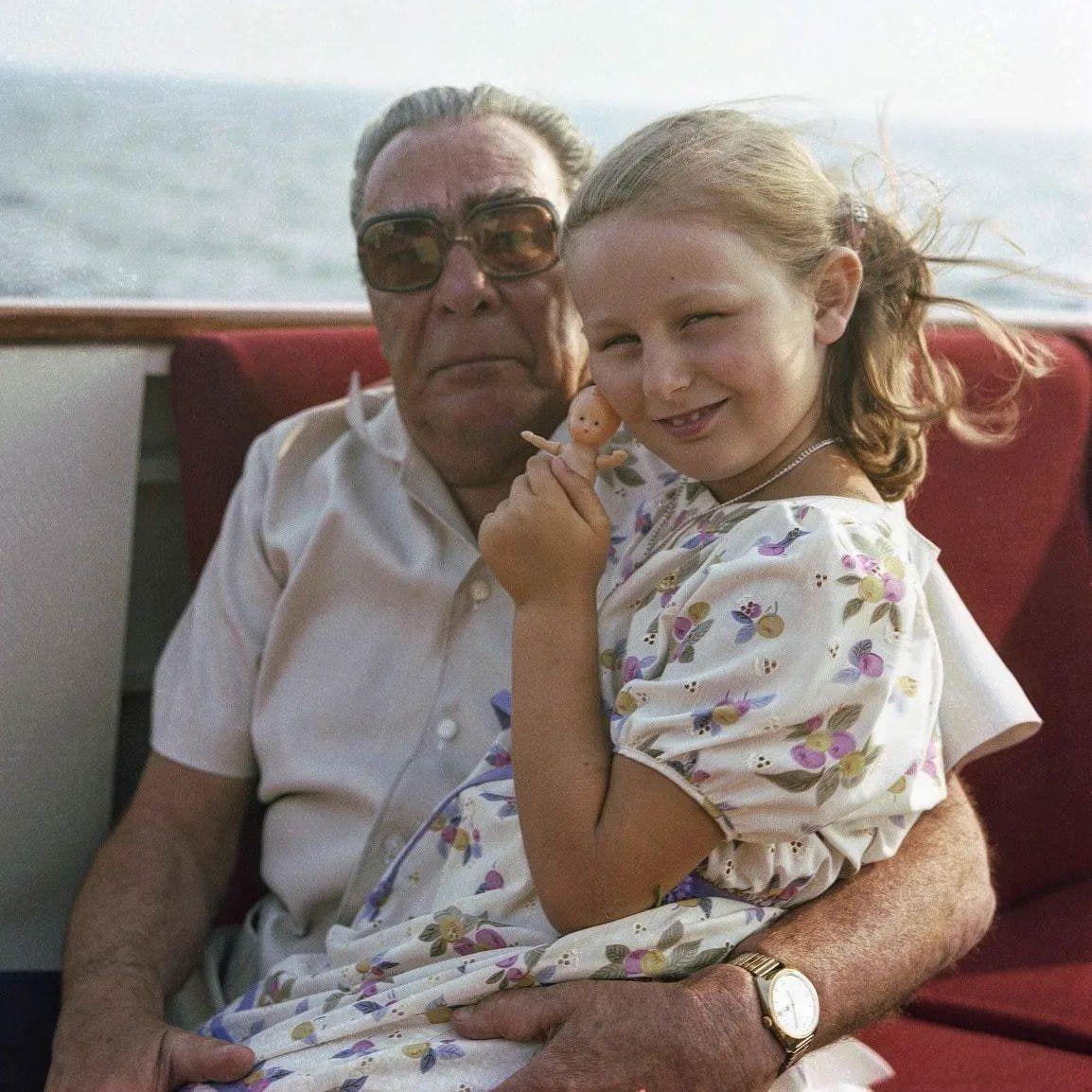 th30wlm4n's tweet image. #AgeGapSummer