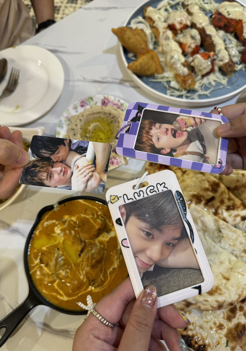 NongPjiew's tweet image. ในที่สุดก็ได้มากินอาหารอินเดียตาม #เจEATSข้างเล_EP2 สักกกกกกทีขอบคุณเพื่อนๆมักเกิ้ลทั้งสองที่ตามใจพามาถึงเจริญกรุง ครั้งแรกกับอาหารอินเดียคือประทับใจสุดๆอาหารอร่อยมากๆๆๆๆโดยรวมรสชาติออกไปทางนัวๆกลมๆเครื่องเทศไม่ได้แรงมาก แนะนำให้สั่งอย่างมีสติอย่าสั่งตอนหิว นี่ไปกันสามคนสั่งไป 7…