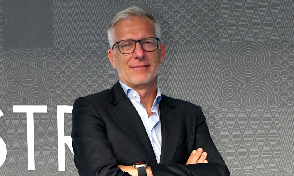 #LucaSburlati presidente di #ConfindustriaModa replica a #CécileCabanis CFO di <a href="/LVMH/">LVMH</a>  sul tema delle #irregolarità nella filiera italiana <a href="/Confindustria/">Confindustria</a> 
tinyurl.com/yr7r8dv2