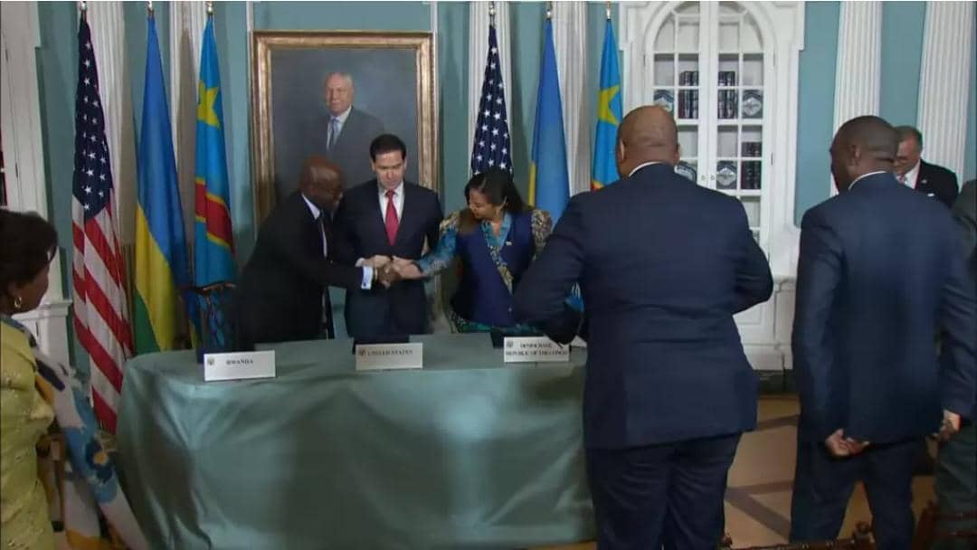 MEDIACONGO.NET (@mediacongo) on Twitter photo Crise #Kinshasa-#Kigali: Signée il y a mois à #Washington en présence de <a href="/SecRubio/">Secretary Marco Rubio</a>, la première phase de l'accord de paix #RDC-#Rwanda, censé tracer la voie à une nouvelle ère de stabilité dans la région des #GrandsLacs, tarde à se mettre en place Crise #Kinshasa-#Kigali: Signée il y a mois à #Washington en présence de <a href="/SecRubio/">Secretary Marco Rubio</a>, la première phase de l'accord de paix #RDC-#Rwanda, censé tracer la voie à une nouvelle ère de stabilité dans la région des #GrandsLacs, tarde à se mettre en place