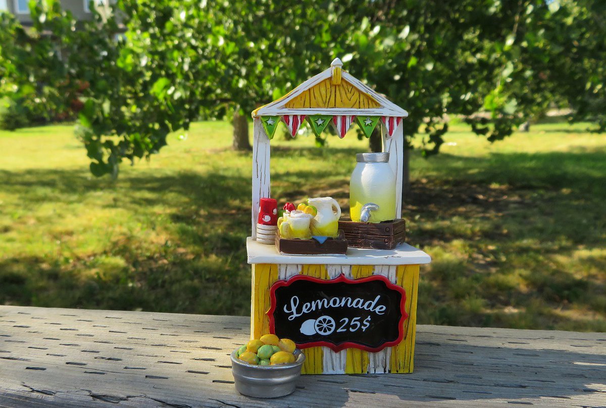 jjkanything's tweet image. Hanami just started a lemonade stand!
