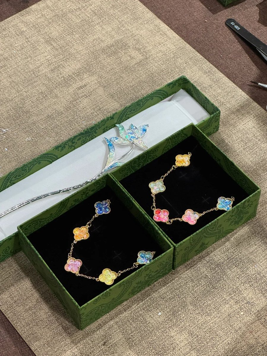 jinxiaofeng10's tweet photo. ��钿DIY手作体验✨ 
每一片螺钿都透着珍珠母贝的虹彩光泽~

#衢州旅游 #非遗体验 #螺钿手作 #假期去哪玩 https://t.co/0Tt7ntZpjy