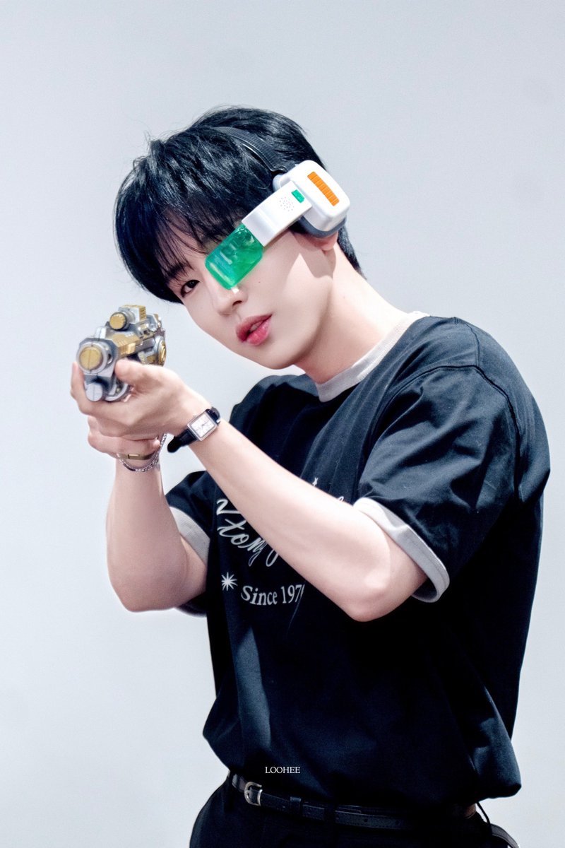 loohee_pics's tweet photo. 250725 타이베이 팬싸

🕶️🔫

#SEVENUS #세븐어스 #희재 #HEEJAE #유희재 https://t.co/6Y5kUyYokV