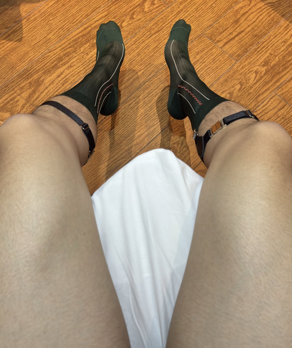 想闻想舔爸爸的丝袜和内裤