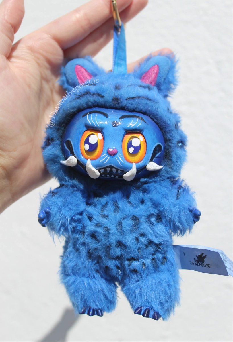 heolyshyt's tweet photo. Idk if this was already shared here but look at this derpy tiger labubu I saw from the blue app 😭🥹 https://t.co/jY8xuwTFiq
