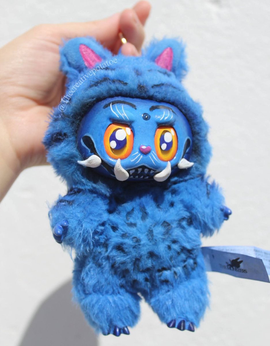 heolyshyt's tweet photo. Idk if this was already shared here but look at this derpy tiger labubu I saw from the blue app 😭🥹 https://t.co/jY8xuwTFiq