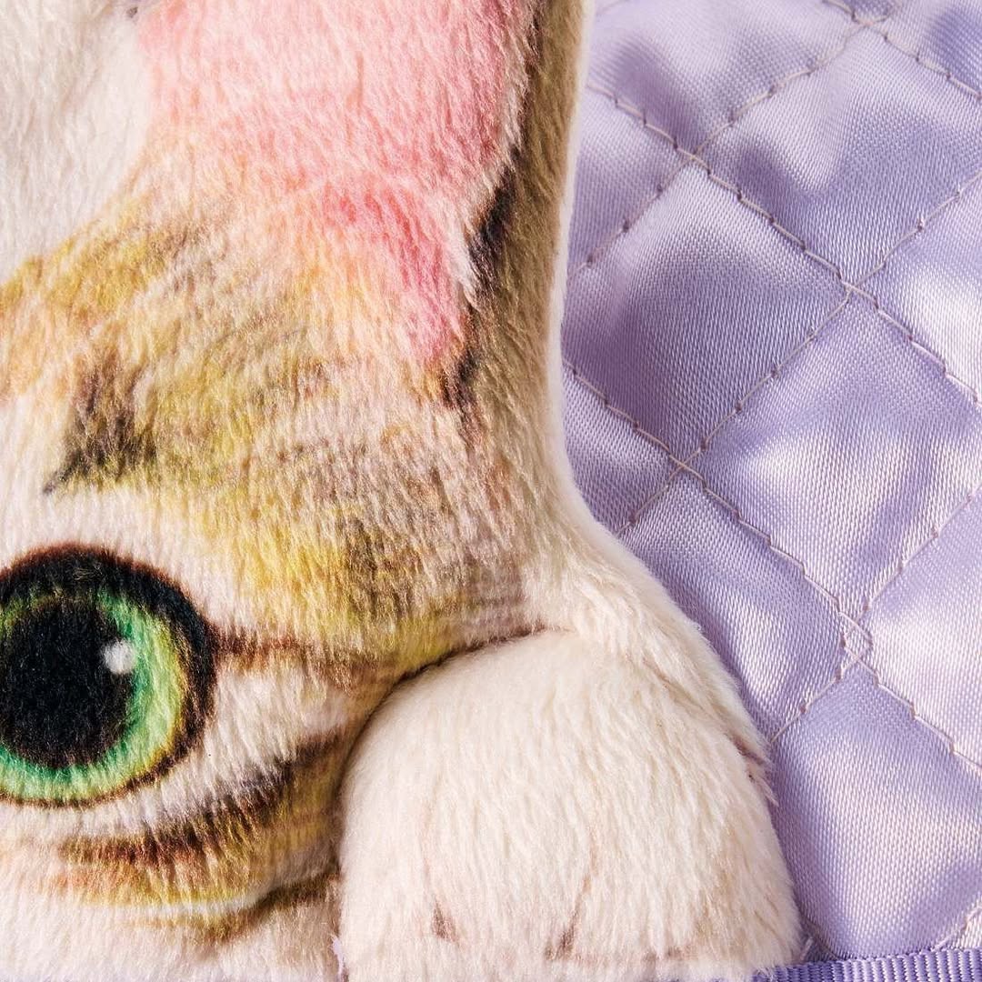 🧁新商品のお知らせ🧁

フェリシモ猫部様から新商品のWEB販売がスタート！

マカロンやケーキのような心躍る可愛いカラーリング、頭にホイップクリームを乗せ上目遣いでこちらを見つめる猫さんたち。
ティッシュを使うたびにときめきが生まれるアイテムが誕生しました✨

nekobu.com/blog/2025/07/p…