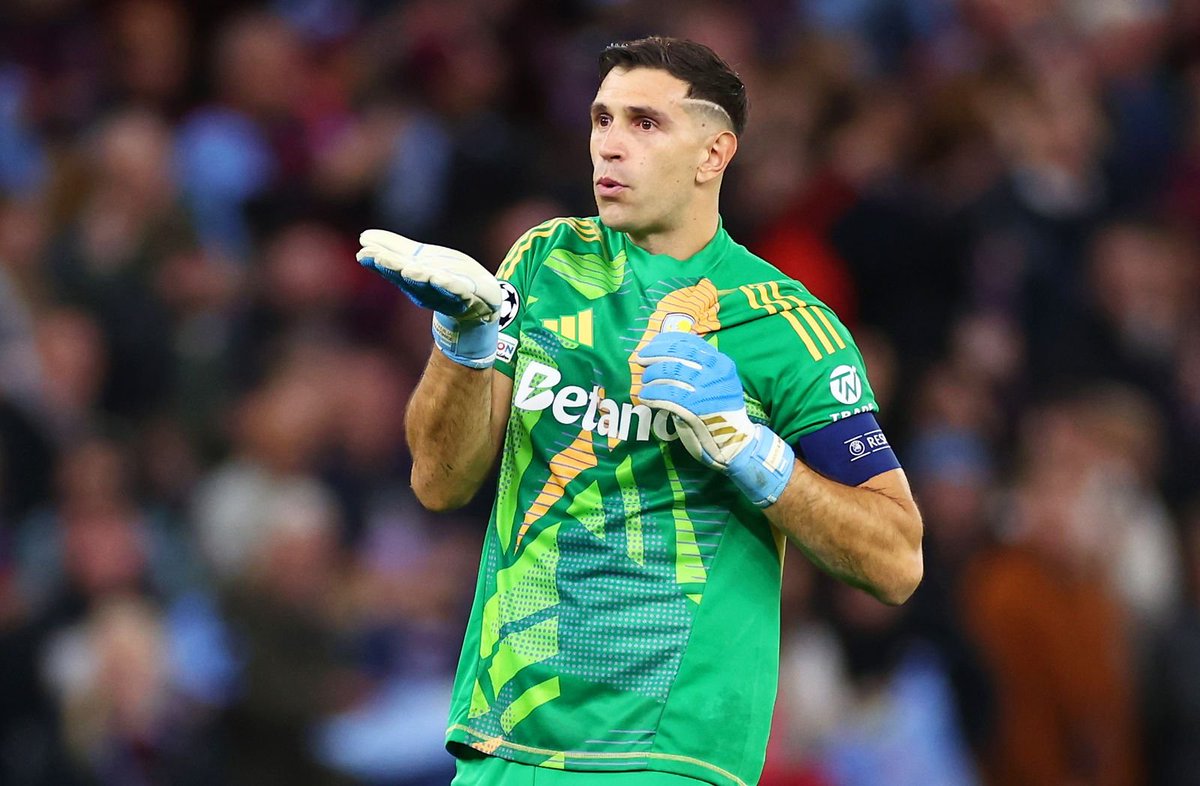 🚨 Man Utd have effectively ruled out a move for Aston Villa’s Emi Martinez. 

They've been informed he would only be available on a permanent deal, and the asking price is beyond what United are willing to consider. [<a href="/lauriewhitwell/">Laurie Whitwell</a>] #mufc