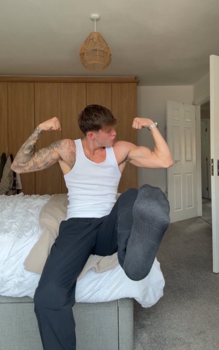 Master Bradley (King Of Findom) tweet media