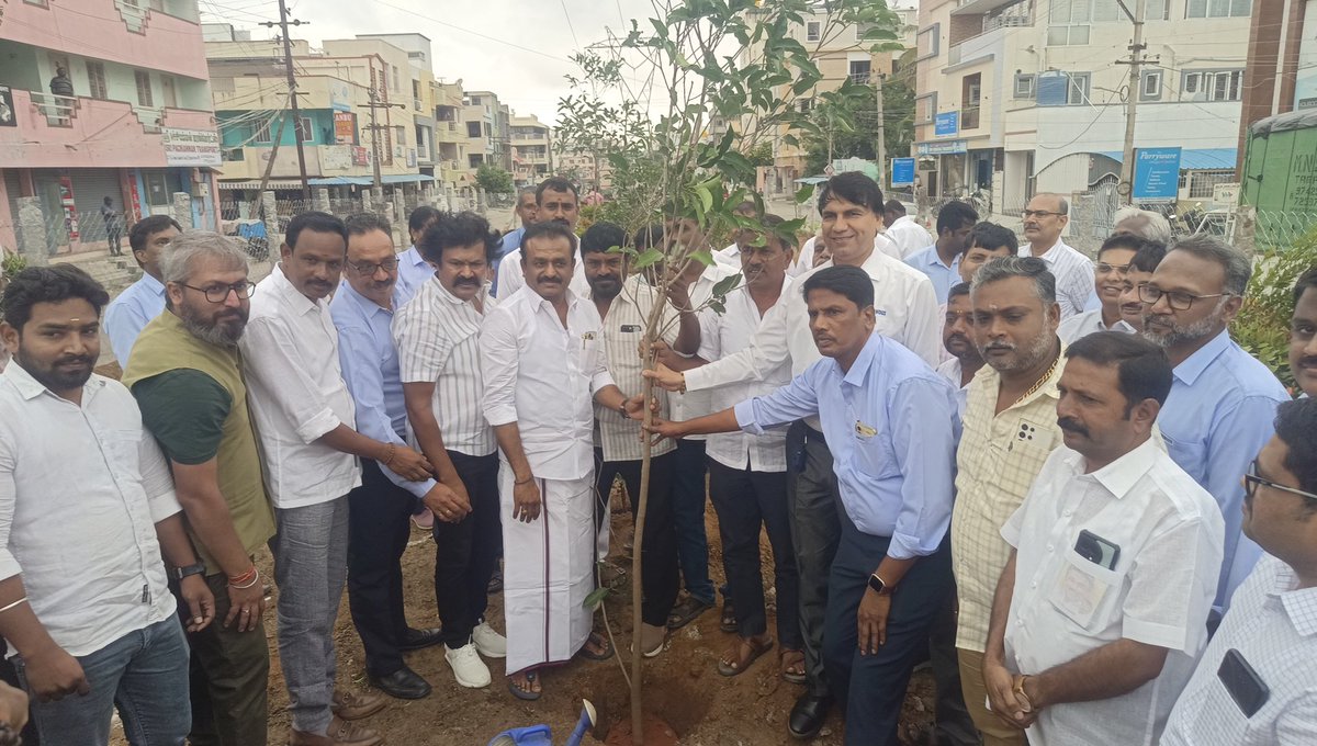 Sathyamla5's tweet photo. ஓசூர் மாநகராட்சிக்கு உட்பட்ட வார்டு எண்-41ல் ராயக்கோட்டை அட்கோ பகுதியில் லூமினஸ் நிறுவனம் கூட்டாண்மை சமூக பொறுப்பு நிதியின் (CSR) கீழ் ரூ.3.00 இலட்சம் மதிப்பீட்டில் 500 மரக்கன்றுகளையும் நட்டு வைத்தேன். https://t.co/aGsGulFe6g