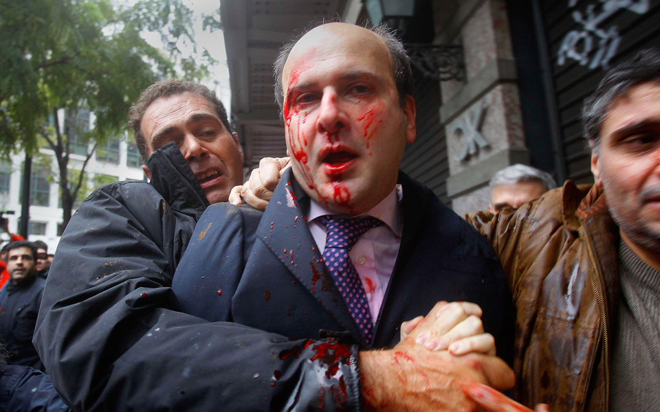 Αριστερα ο λογαριασμος της ΔΕΗ δεξια η αγαπημενη μου φωτογραφια