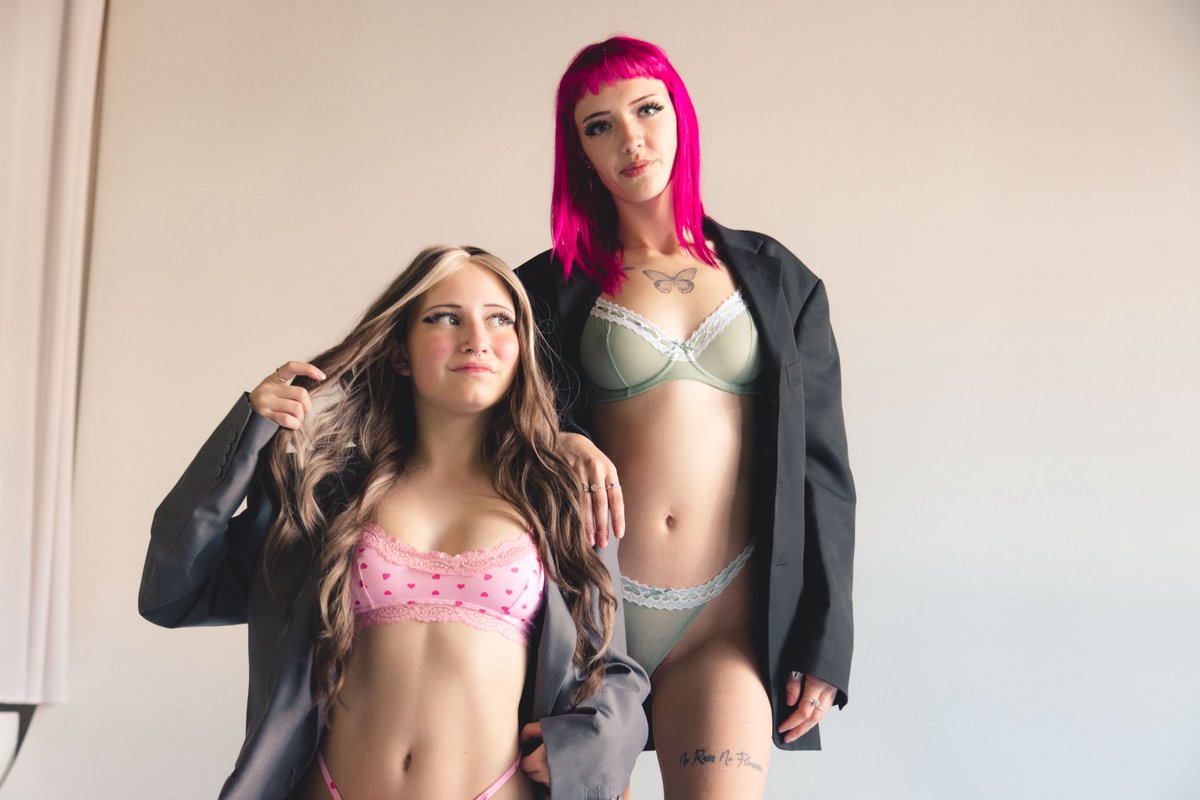 faefox___'s tweet photo. We come as a set 🍭💕
@DaisyDiana444 

📸 @specsmorrison https://t.co/6MMaFXH330