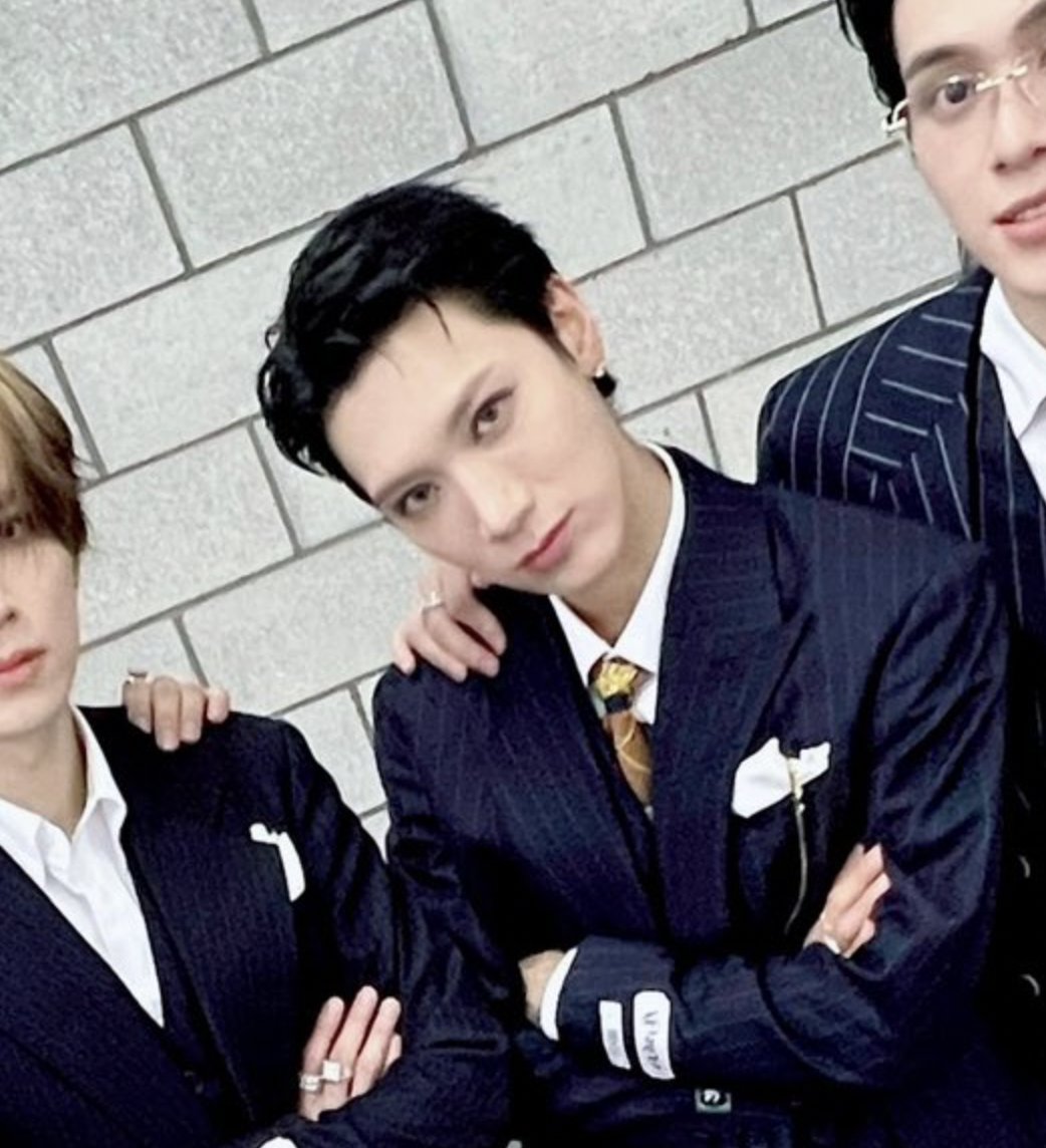 faiyx03's tweet image. หล่อแบบนี้ไงเลยโดนจีบในคอลไซน์ตลอดอะๆๆๆๆๆๆ