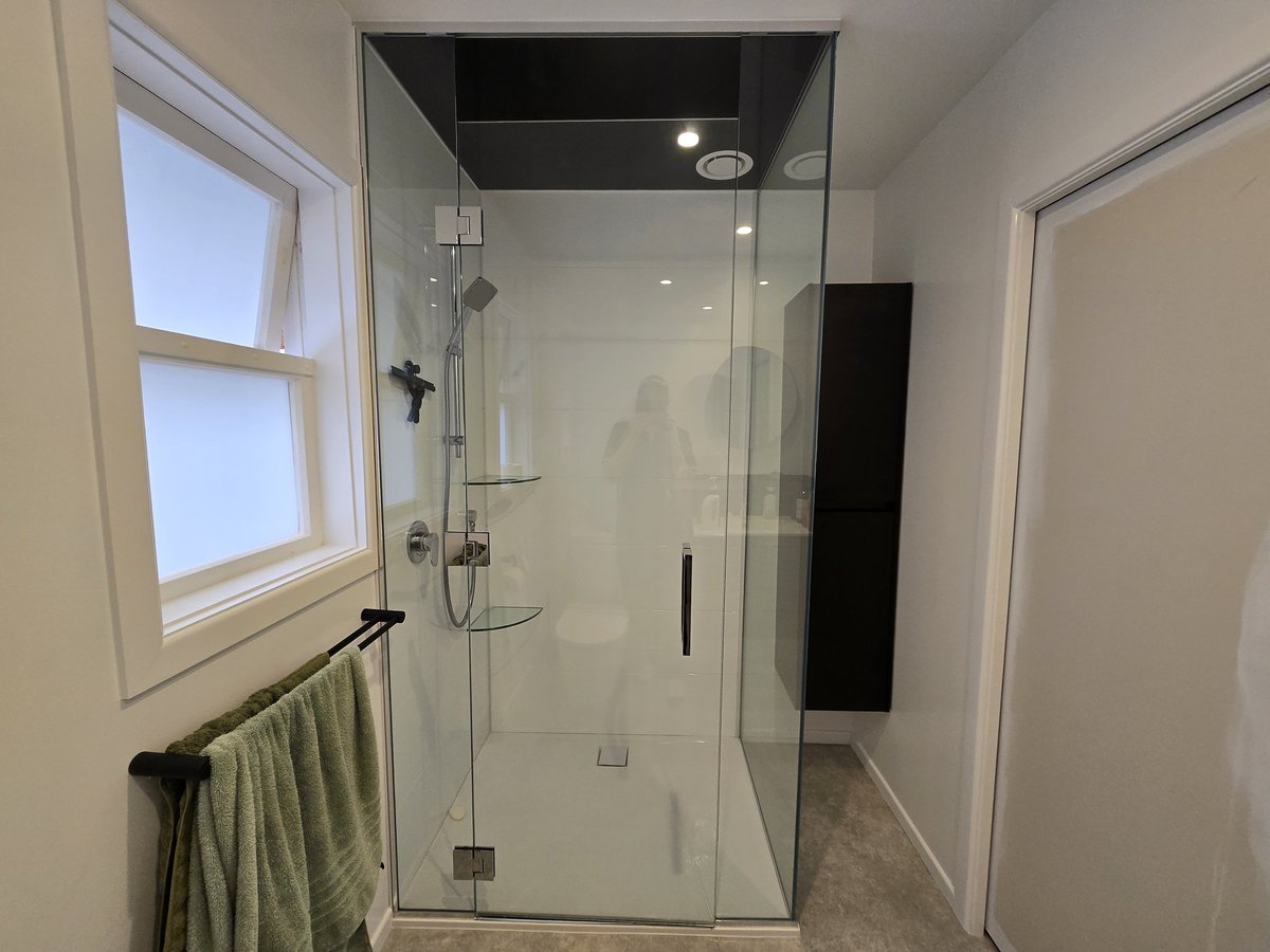 NANO PROTECTED SHOWER 

This shower was  machine-polished and deep-cleaned to remove any staining that had built up during the 5 weeks since installation.

Nano Glass Protection was applied to 

✅️ The glass roof ✅️ The glass shelving ✅️ Both sides of the shower glass