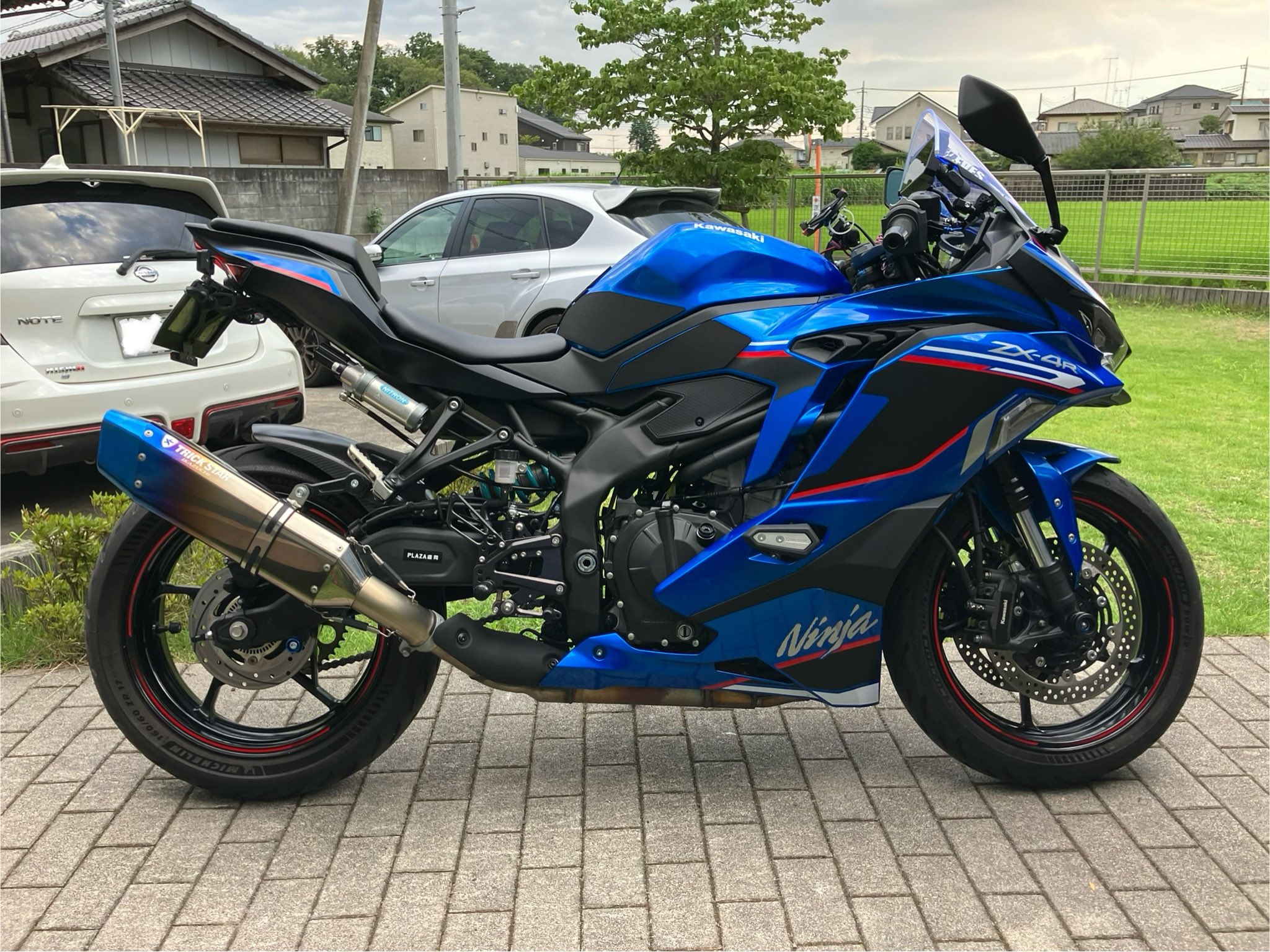蓮ページ 4/5まで カワサキ「Ninja ZX-4R SE／ZX-4RR」2025新色登場！ 最新機能も