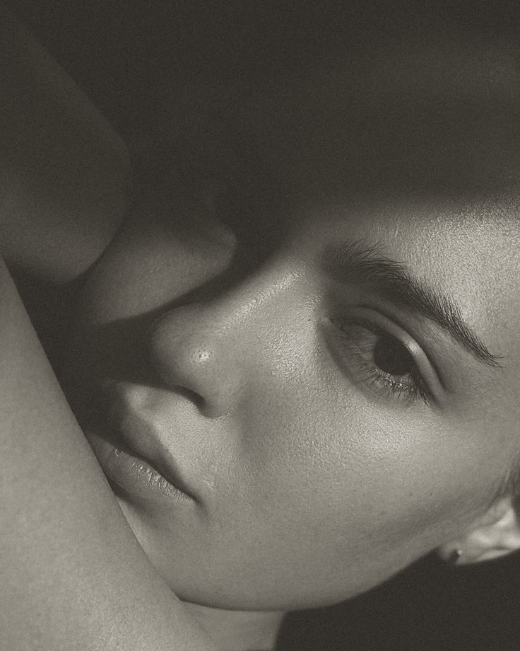 Δεν χρειάζεται να φαίνονται όλα. Κάποια πράγματα αντέχουν καλύτερα στο σκοτάδι...🖤