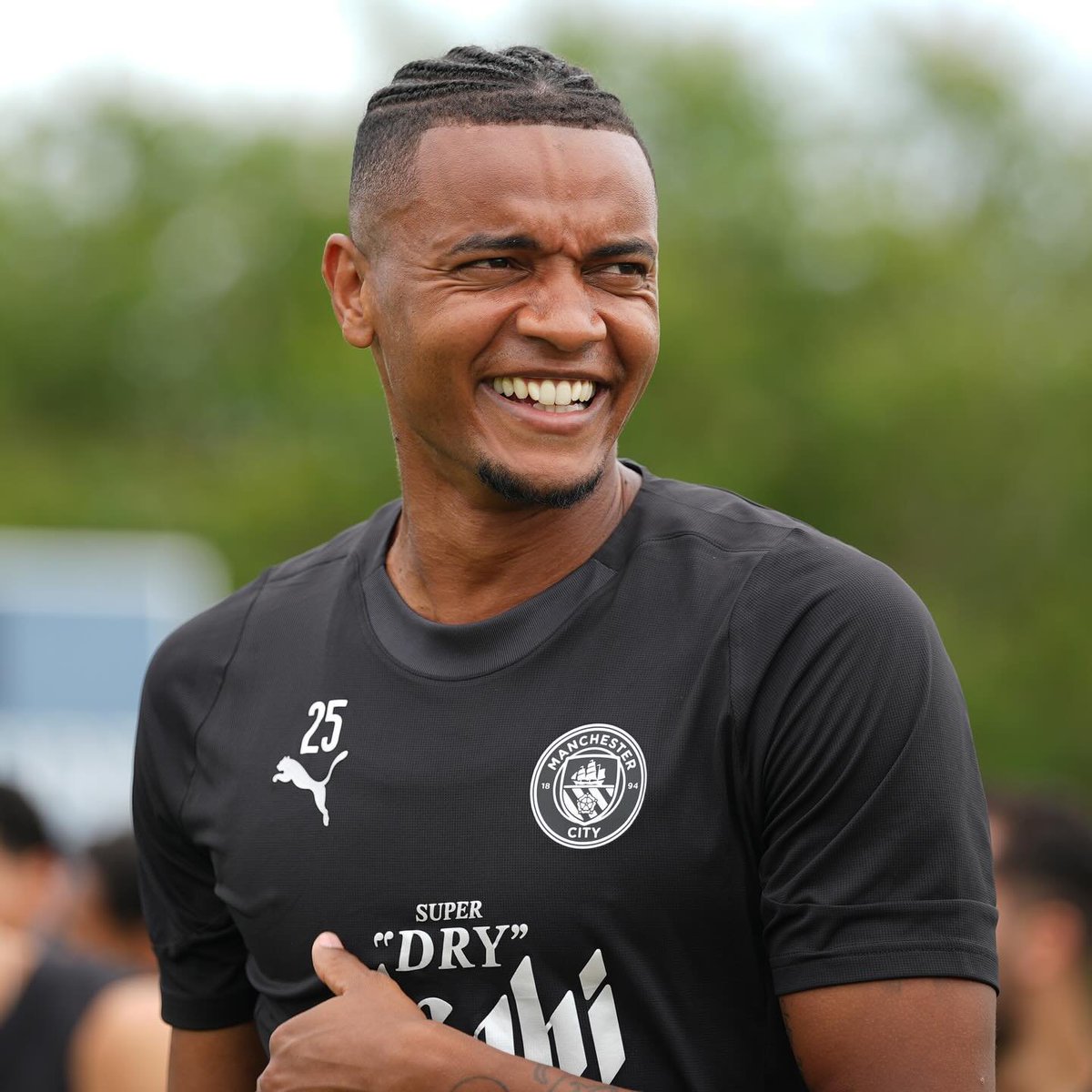 fanatikcomtr's tweet image. 💥 Fenerbahçe, Galatasaray'ın da transfer gündeminde yer alan Manchester City'nin İsviçreli stoperi Manuel Akanji'ye yoğun ilgi gösteriyor.
✅ İngiliz kulübü, 30 yaşındaki tecrübeli savunmacıya Fenerbahçe'yle görüşme yapması için izin verdi.
(TBR Football)