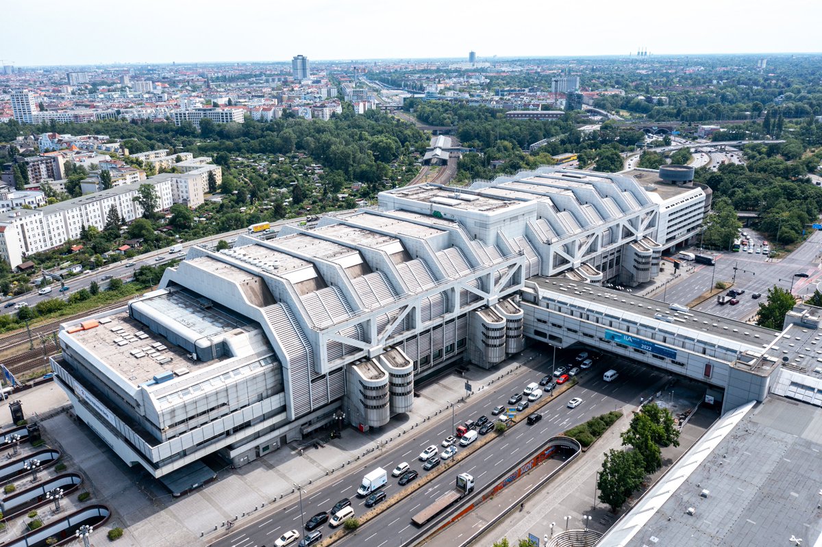 myrestlessjoy's tweet image. anyone wanna come to berlin on the 14th of september and explore this fuck ass abandoned building with me that they only open to the public once a year 馃ズ馃憠馃憟