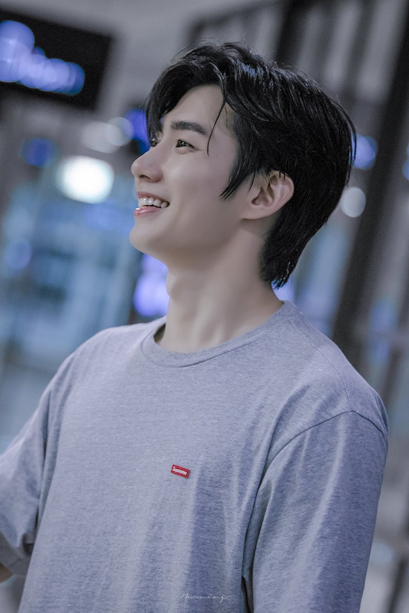 BN_PIC's tweet photo. 250722 연극 셰익스피어 인 러브 퇴근길
#손우현 배우

청량💙🤍 https://t.co/XJUPQwHqbL
