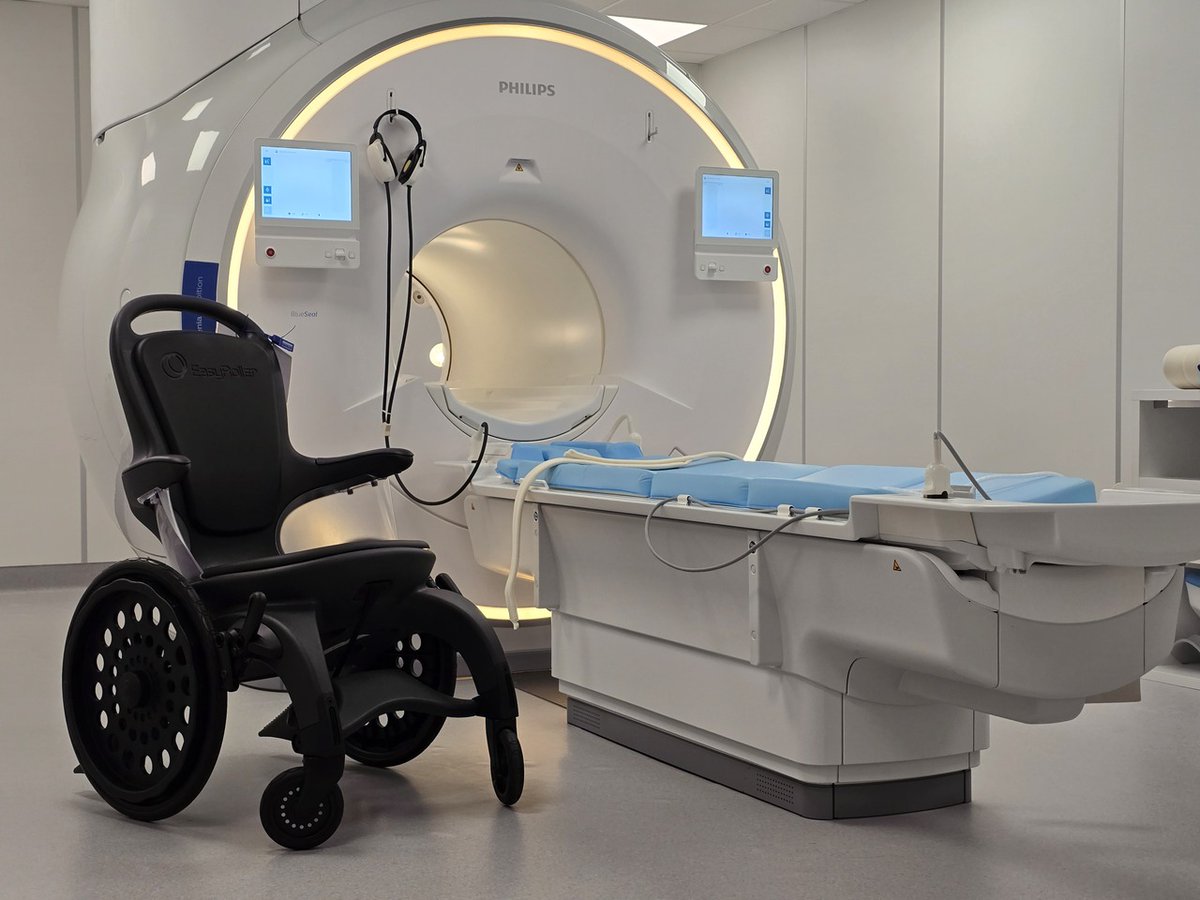 🦽 Radiodiagnóstico del #H12O cuenta con un modelo de silla de ruedas sin piezas metálicas para entrar en las salas de resonancia magnética. 

✅ Apta para el traslado de pacientes con problemas de movilidad. 

🏥 El "12", un hospital accesible. 

#somosdel12