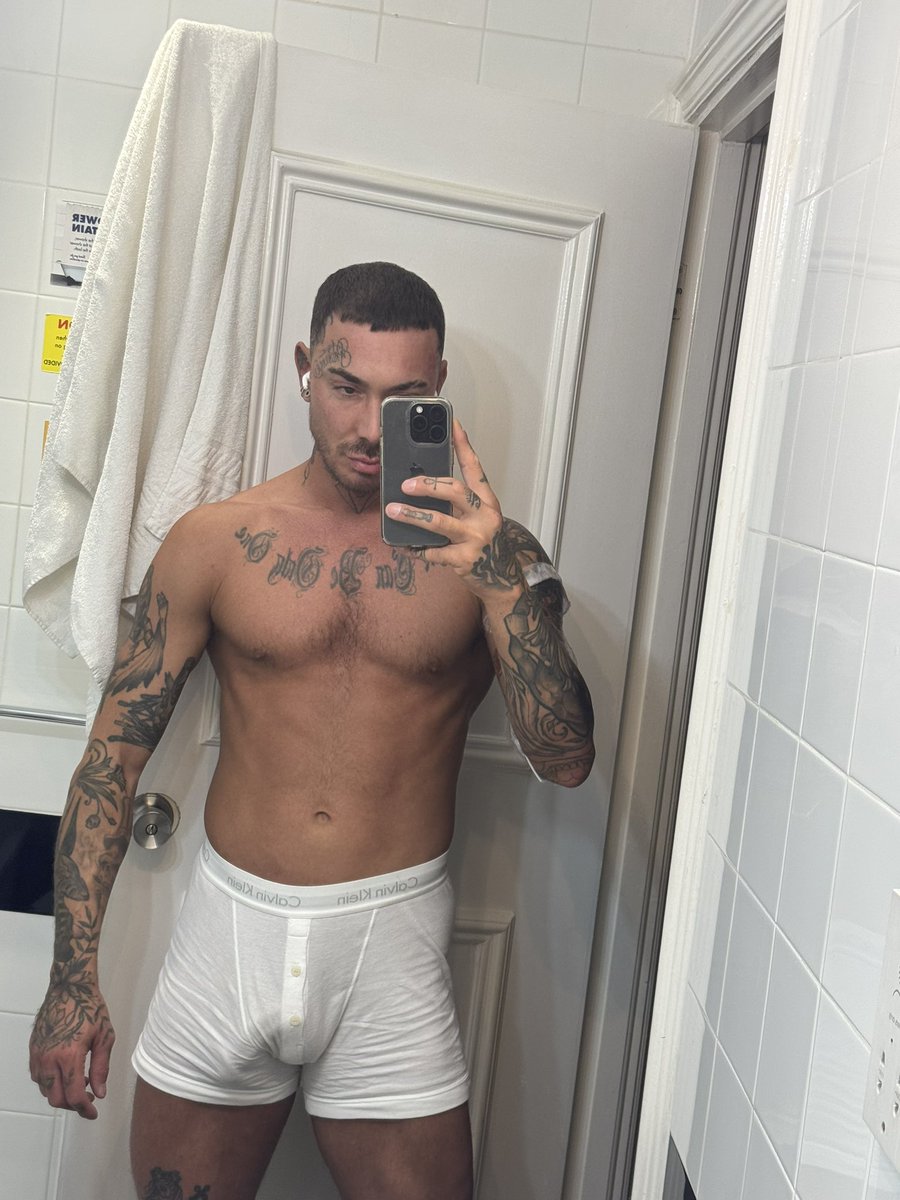 Morning pigs. 

Whos getting my coffee? 

alpha dom cashmaster paypig