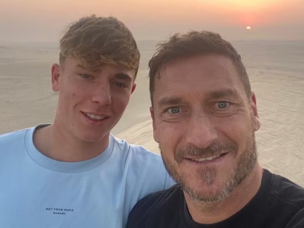 DeadlineDayLive's tweet image. 🚨 The son of Roma and Italy legend Francesco Totti has retired from professional football aged just 19 because of the pressure he is receiving for being the son of a legend.

(Source: Gazzetta dello Sport)