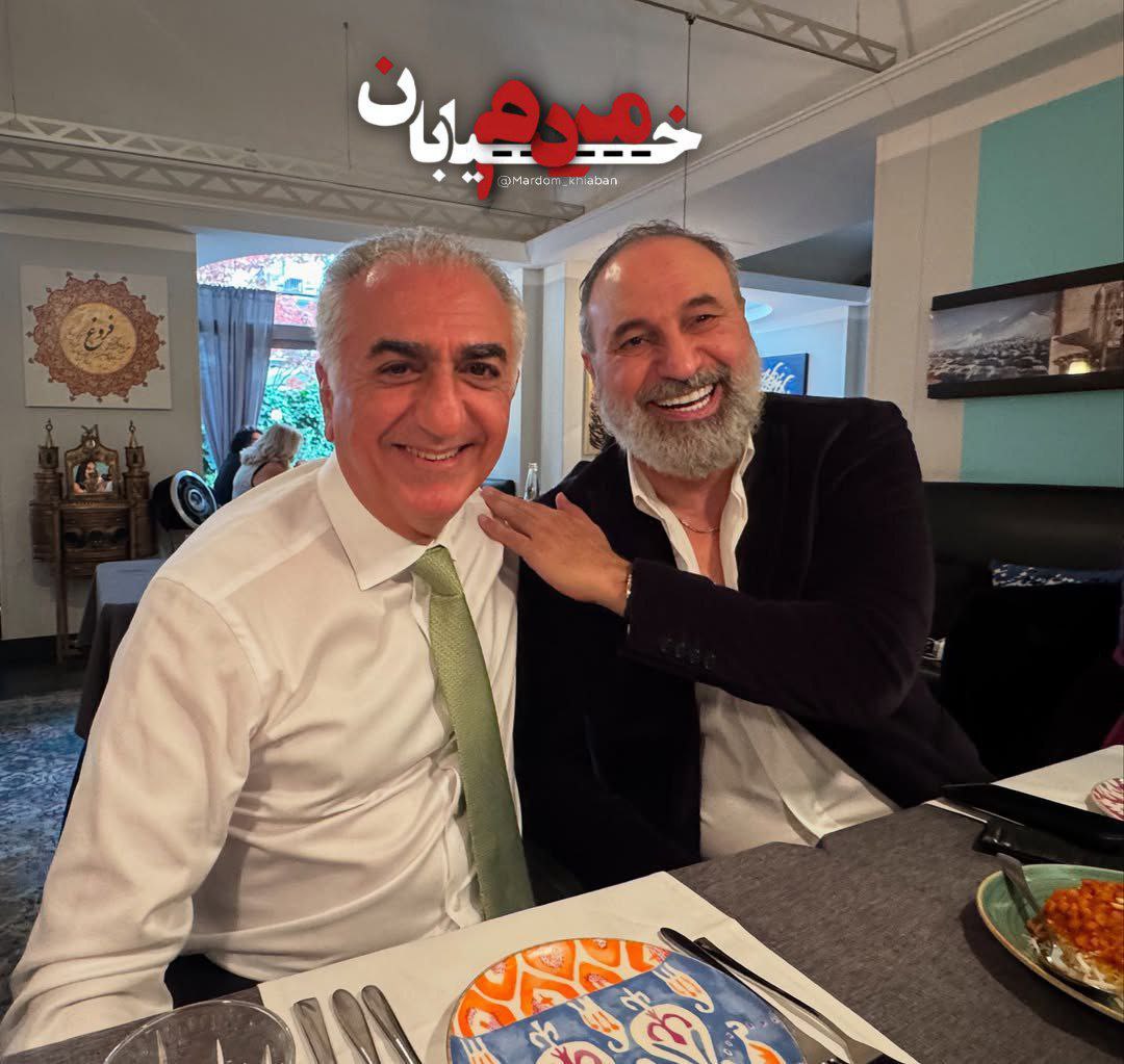 حمید فرخ نژاد با انتشار عکسی از خود در کنار #رضاشاه_دوم ،حمایت خود را از #همایش ملی اعلام کرد!
#ایران_رو_پس_میگیریم