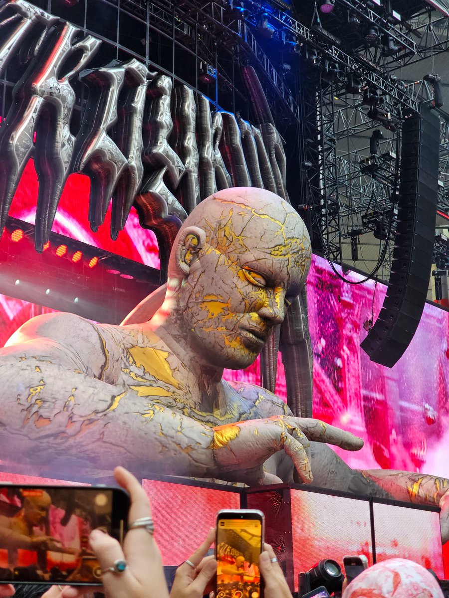 Tiphaine × tweet media