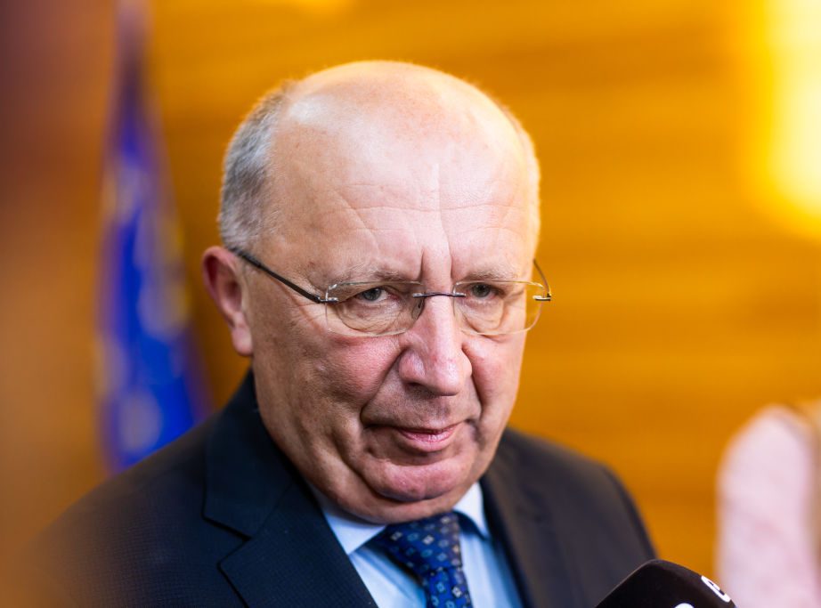 INTERVIEW: Europe’s armies at ‘50% of what we need’, says defence commissioner dlvr.it/TM9vXG