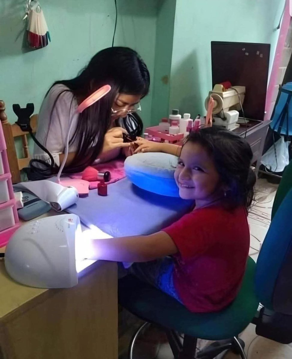 المال لا يجلب السعاده 
أنا لما يكون معايا فلوس :