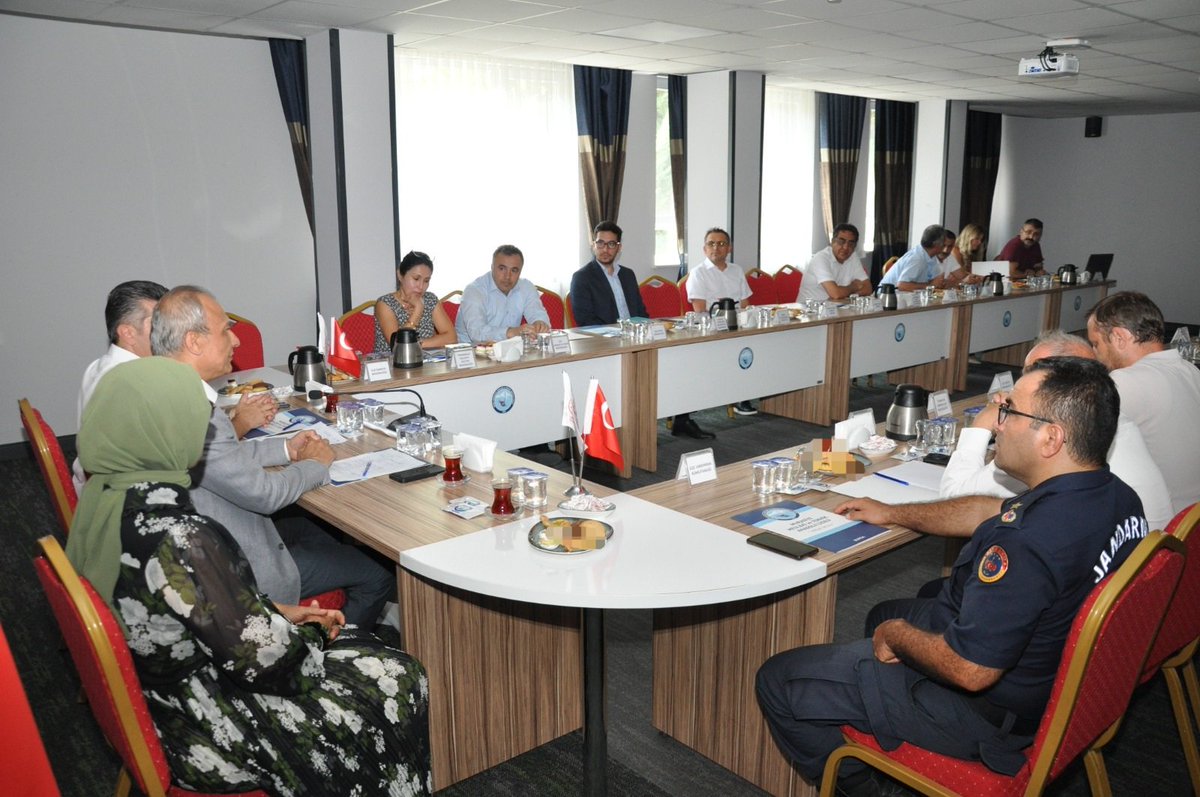 İlçe Kaymakamı Sayın Ali Partal
İlçe Müdürümüz Metin Sezer
İlçe Kurum ve Okul Müdürlerimizin katılımlarıyla,

Hayat Boyu Öğrenme Komisyon toplantısı gerçekleştirildi.

<a href="/tcmeb/">Millî Eğitim Bakanlığı</a> <a href="/cengizmete/">Cengiz Mete</a> <a href="/Ali_Partal/">Ali Partal</a> <a href="/MetinSEZER_16/">Metin SEZER</a>   <a href="/Muradiyemtal/">Muradiye Turizm Mesleki ve Teknik Anadolu Lisesi</a> #HayatBoyuYanınızdayız