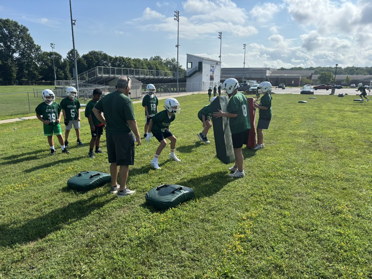 Middle schoolers grinding in the heat! #HornsUp🤘🏻