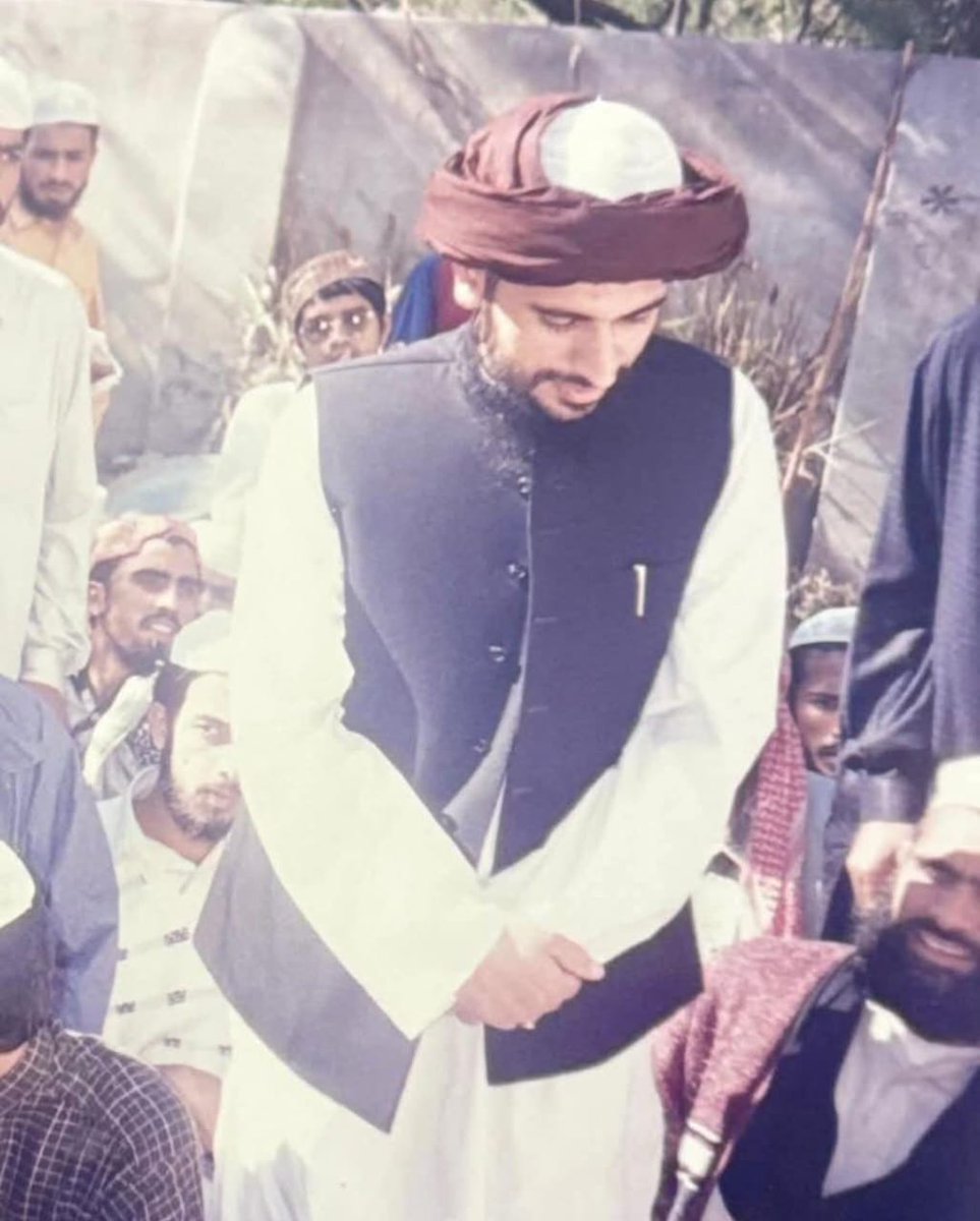 کبھی کسی نے سوچا تھا کہ یہ جو ہستی سر جھکا کر کھڑی ہے 
یہ نوجوانوں کے سینوں میں حضور صلی اللہ علیہ وآلہ واصحابہ وسلم کی محبت آگ کی طرح لگا جائے گی 
جو قادیانیوں اور کفر کی نیندیں حرام کر دے گی 
جو تاریخ میں مجدد ختم نبوت کے نام سے جانی جائے گی