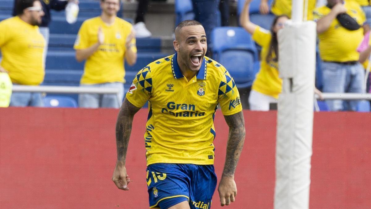 Mr__AMD's tweet photo. 🚨 BOMBAZO 🚨

Se ha visto al jugador Sandro Ramírez peloteando con los chavales en el malanquilla oficial stadium (Zaragoza)

Se dice que el conjunto maño estaría guardando su anuncio para mañana por la mañana.

#transfermakt #summeriana #chikibai #malanquilla #sandro https://t.co/RHo6Sb8oMl