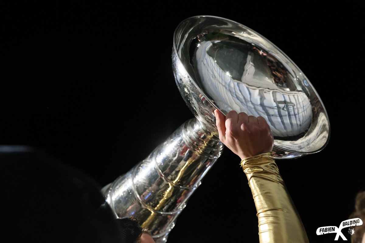 Tant convoitée, si peu touchée... 

Qui soulèvera la Coupe Magnus à l'issue de la saison 2025-2026 selon vous ? 🏆🔮

#SLMHockey