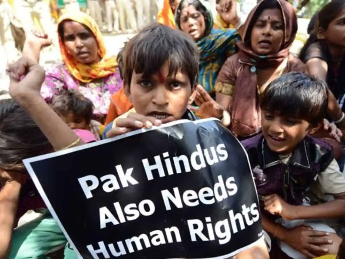 विश्व हिन्दू परिषद के एक प्रतिनिधिमंडल ने पाकिस्तान से आये हिन्दू शरणार्थियों व अन्य विषयों के लिए विहिप के केंद्रीय अध्यक्ष श्री आलोक कुमार के नेतृत्व में शनिवार 26 जुलाई को देश के माननीय गृहमंत्री श्री अमित शाह (<a href="/AmitShah/">Amit Shah</a>)  से भेंट की। 

#भारत_सरकार ने निर्णय किया कि पाकिस्तान