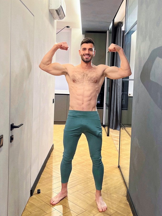 Sending my 🍭pic to everyone who drop 'sup'