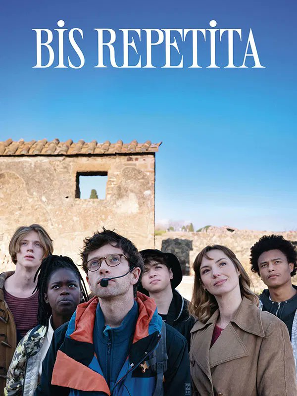 Comedia ligera sobre una profesora de latín bastante incompetente que tendrá que acudir con sus alumnos a un concurso en Nápoles LATIN PARA TODOS <a href="/atlantidafilm/">Atlàntida Mallorca Film Fest</a> <a href="/Filmin/">Filmin</a> Reseña en este enlace destinoarrakis.com/latin-para-tod…