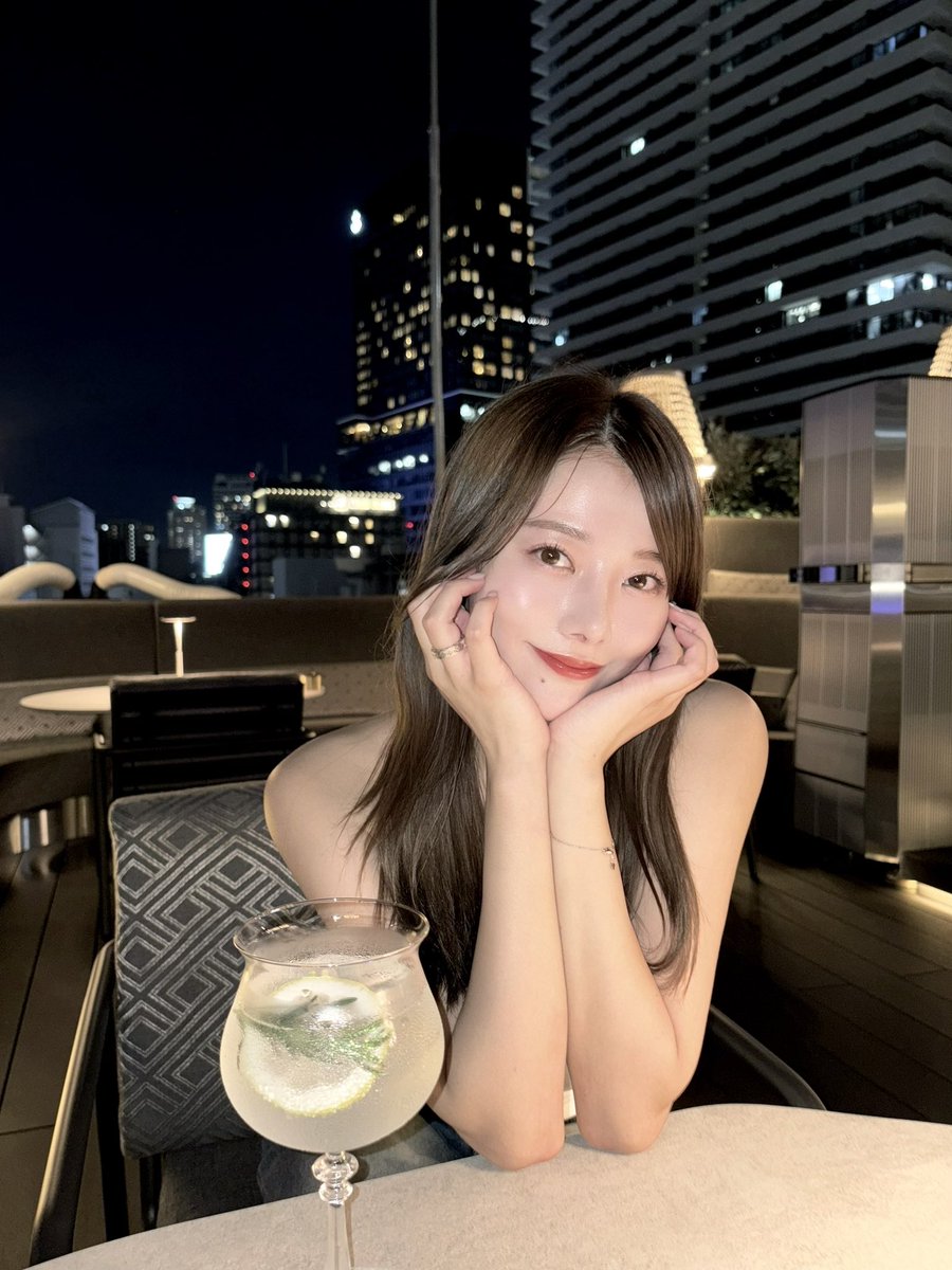 大阪に素敵なルーフトップバー見つけて嬉しい🌙🌃