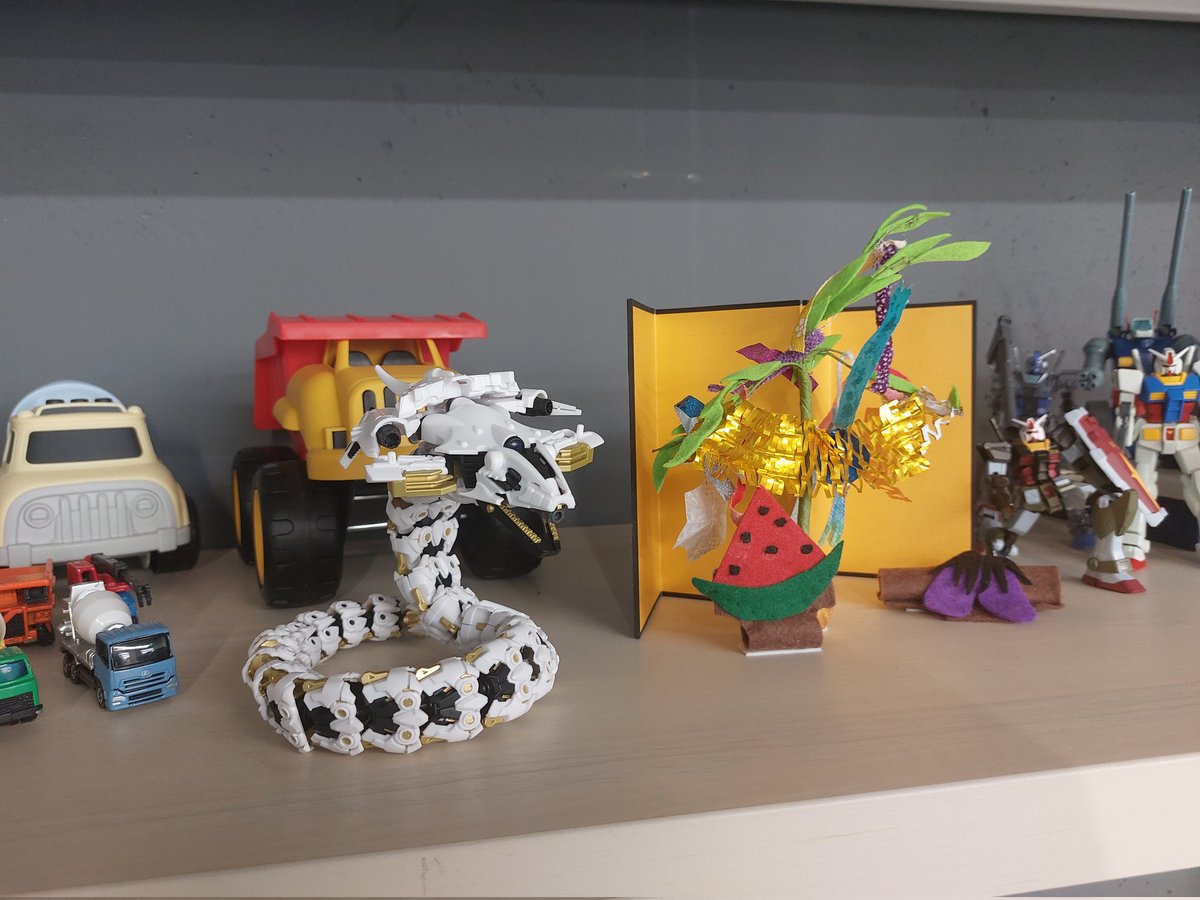 既に“先日”になってしまいましたが、CANG TOYS製十二大戦シリーズ TW-MW001 賽瑪瑙(サマエル)の「蛇」部分を、会社の趣味の展示棚に飾って来ました。
#パチ組