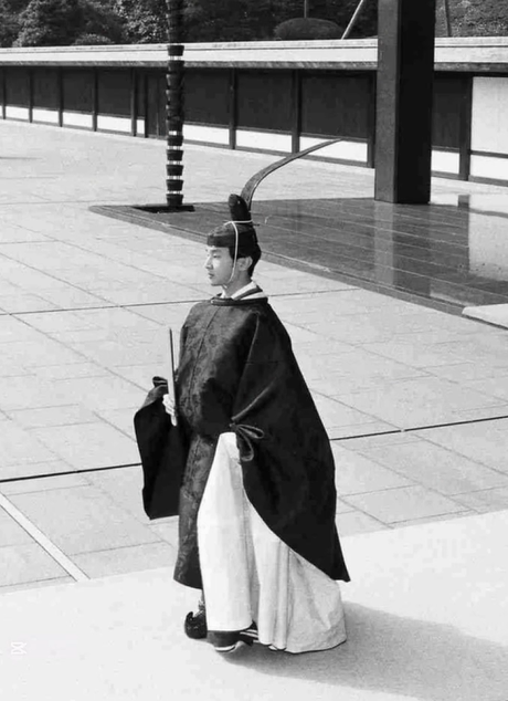 皇太孫としてお生まれの浩宮さま ゆくゆくは皇太子から天皇と決まっていらして自己研鑽を積まれ厳しくご自分を律して来られました 天皇家直系の内廷 ...