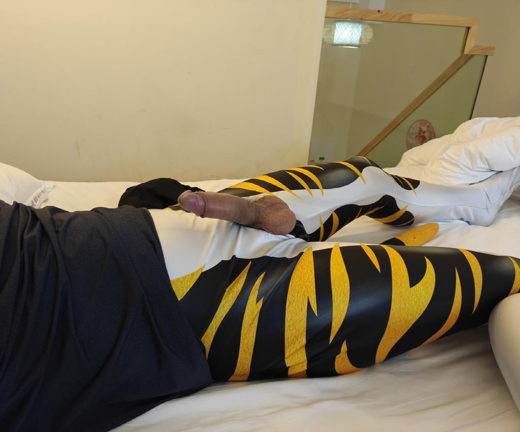 世界老虎日，给老公口了3h才愿意穿上让我玩🥴