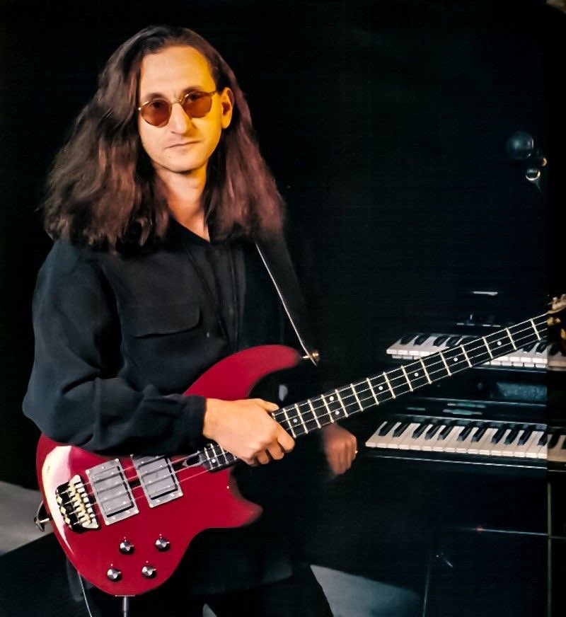 Geddy Lee , gentle guitar guy 🎸 is a #birthdayboy