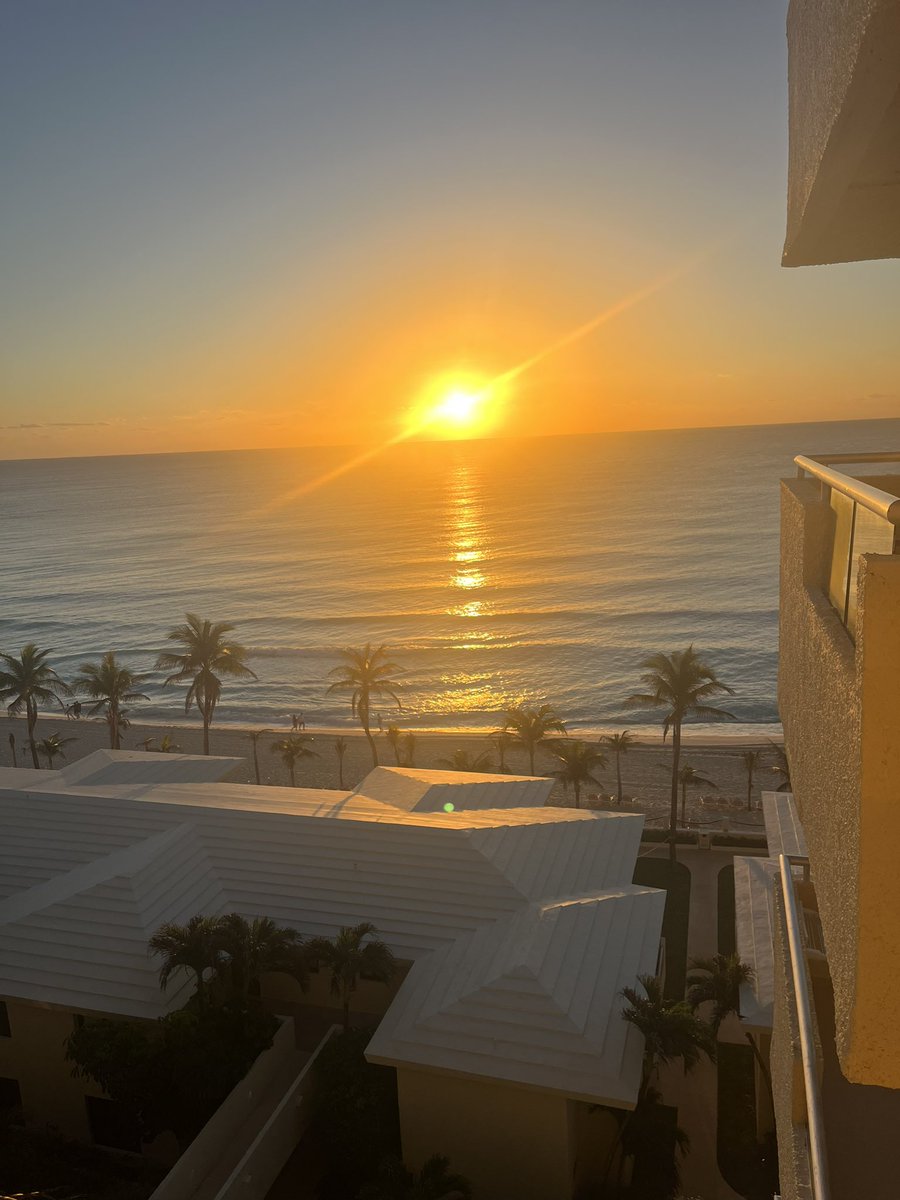 otsukisama____'s tweet photo. 📍メキシコ・カンクン
こんな綺麗な海だったら海賊にもなるなあ〜って思わせるカリブ海😊
ところでチュロスってメキシコ料理なんです！！！（知らんかった） https://t.co/uqNQvcAhY0