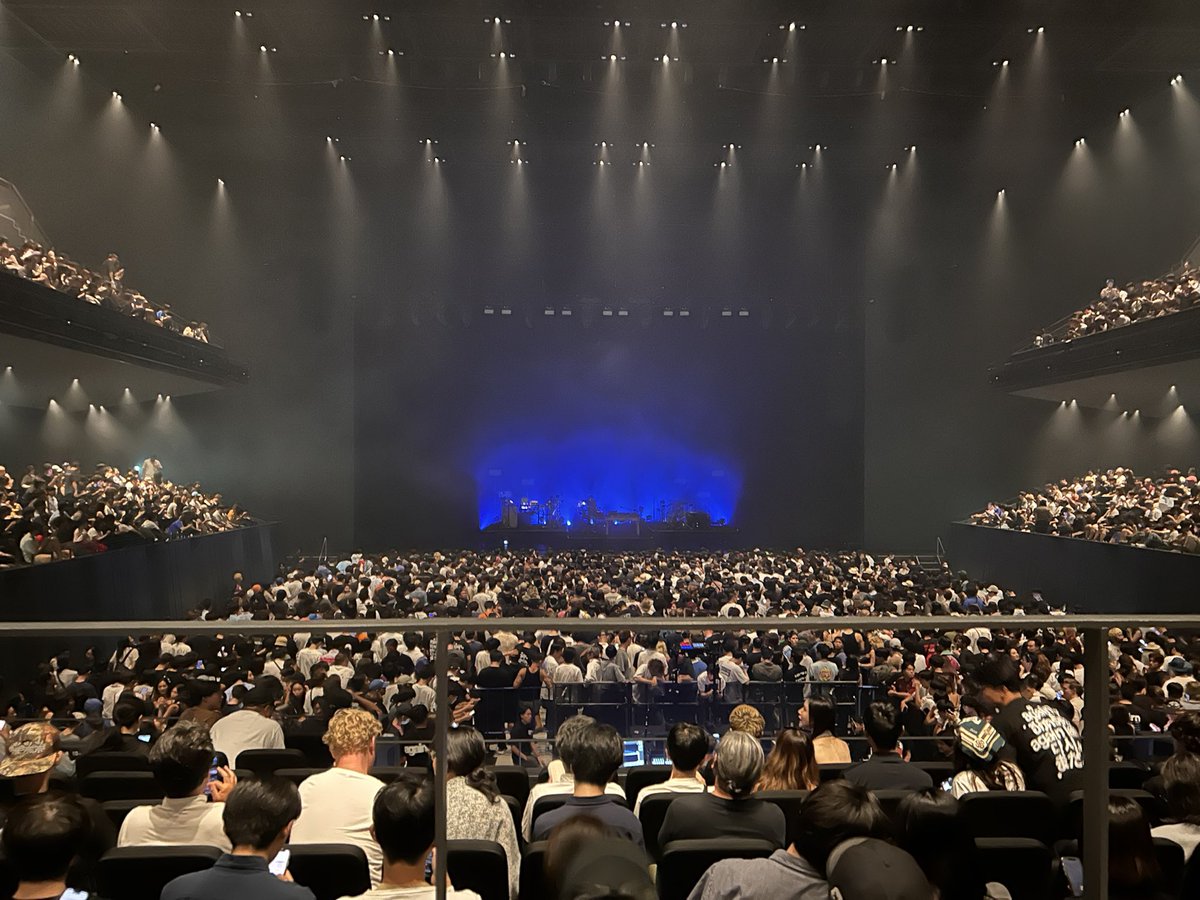 しばらくSNSと離れてましたが、つぶやきます。
Fred again..東京公演に来ました。

めちゃくちゃよかった、マジ良かった。
人生ベスト3に入るライブでした。

Fredの人柄、会場のみんなをひとつにする力が半端なかった。

ほんとに彼は天才である。

ありがとうFred

#fredagain..