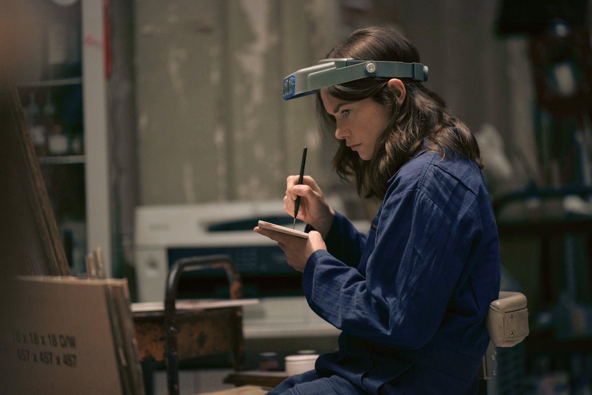 Primer vistazo a #DownCemeteryRoad, una nueva serie protagonizada por Emma Thompson y Ruth Wilson.

Cuando una casa explota en un tranquilo barrio residencial de Oxford y una niña desaparece, una vecina solicitará la ayuda de una investigadora privada.

Estreno el 29 de octubre.